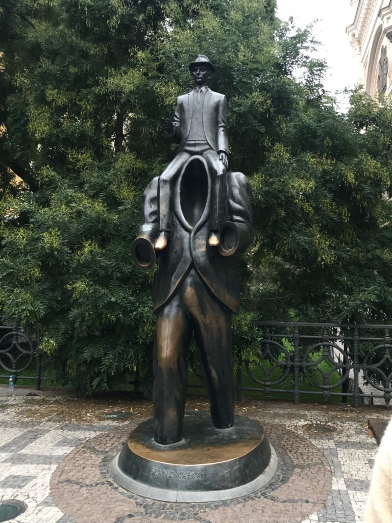 escultura em homenagem a Kafka