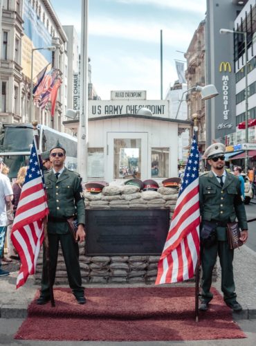 Checkpoint Charlie, em Berlim: Local que “quase” desencadeou uma 3° Guerra Mundial